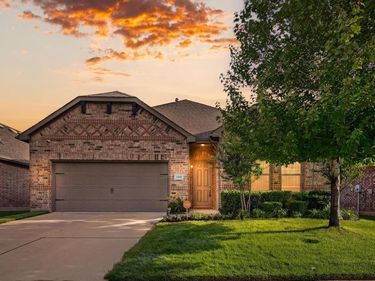 2429 Flowing Springs Drive, Fort Worth, TX 76177