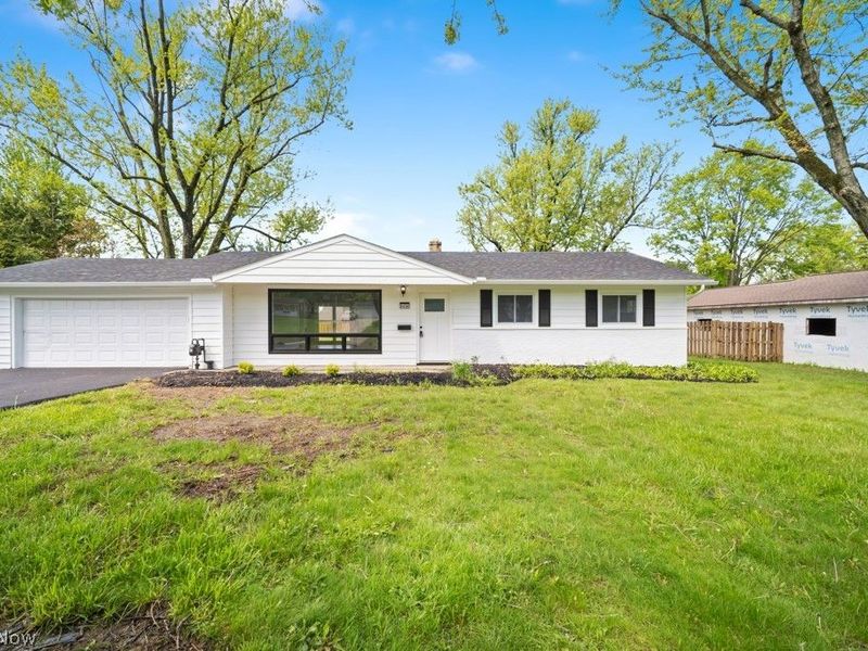 8454 Royalhaven Drive, North Royalton, OH 44133 Photo 2