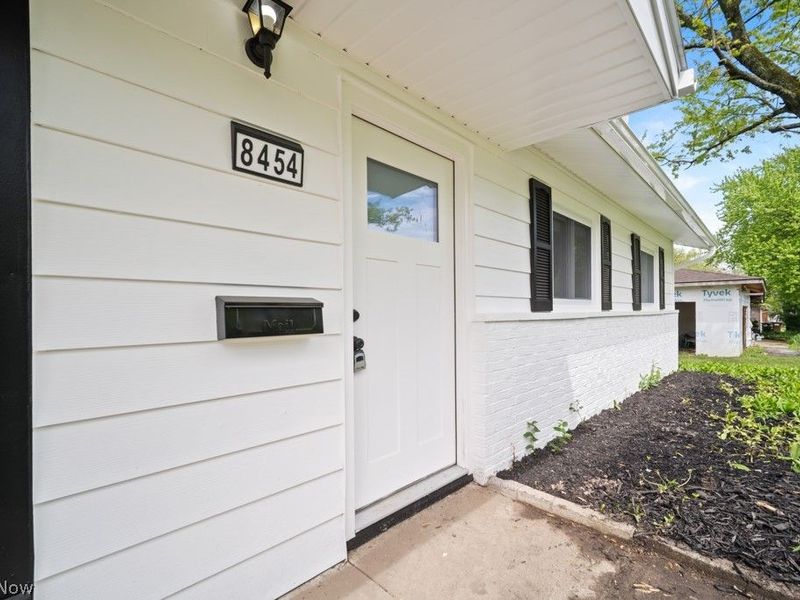 8454 Royalhaven Drive, North Royalton, OH 44133 Photo 3