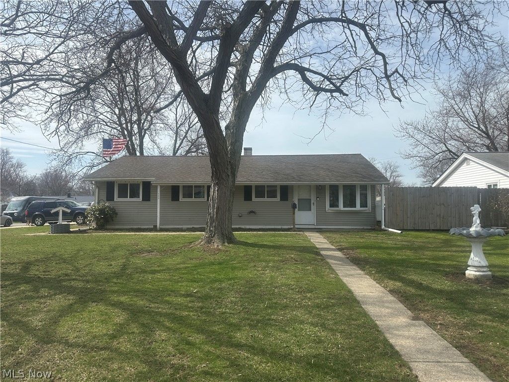 6040 Reynolds Road, Mentor on the Lake, OH 44060 Main Photo