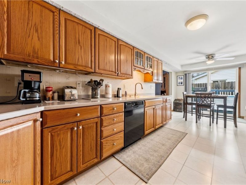 6040 Reynolds Road, Mentor on the Lake, OH 44060 Photo 13