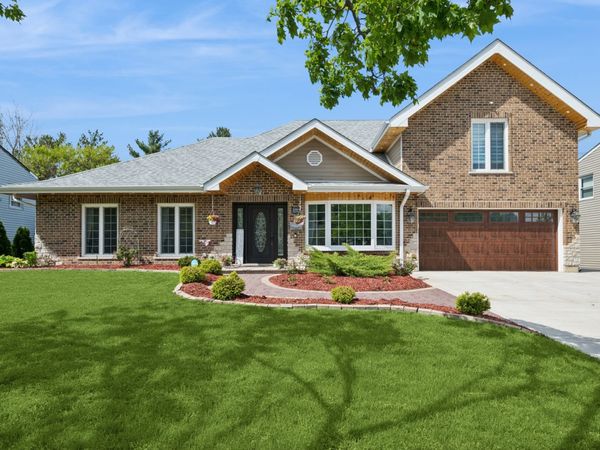 1024 Parker Drive, Schaumburg, IL 60194