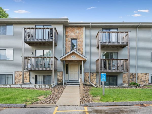 9533 University Avenue, Unit 4, Clive, IA 50325
