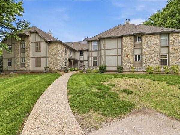 1305 NW Village Drive, Unit C, Blue Springs, MO 64015