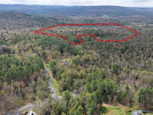 Tayer RD , East Nassau, NY 12062
