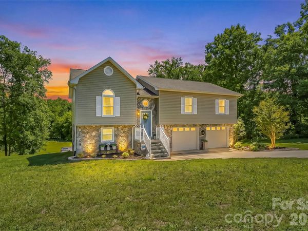 3104 Zion Church Road, Hickory, NC 28602