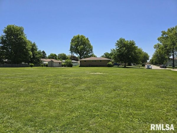 1165 LAWRENCE Drive, Canton, IL 61520