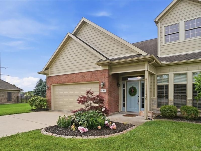 582 Storm Court, Tipp City, OH 45371 Photo 2