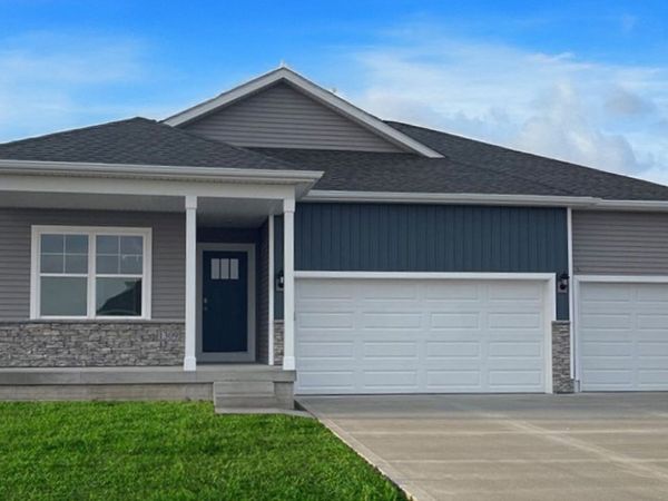 1121 1st Street E, Altoona, IA 50009