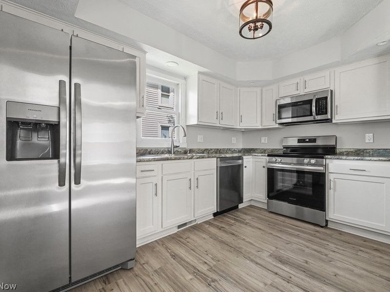 260 W Washington Street, Alliance, OH 44601 Photo 7