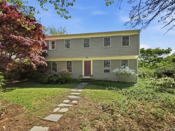 7 Gun Path, Setauket, NY 11733