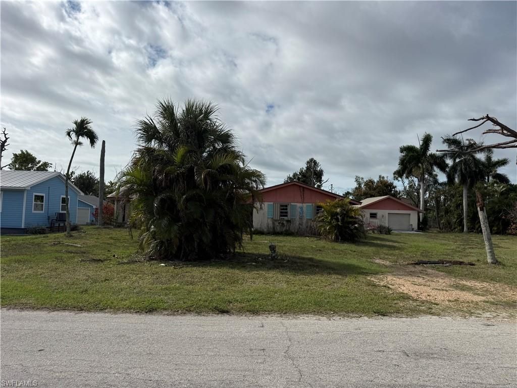 3677 Tangerine Dr, Saint James City, FL 33956 Photo