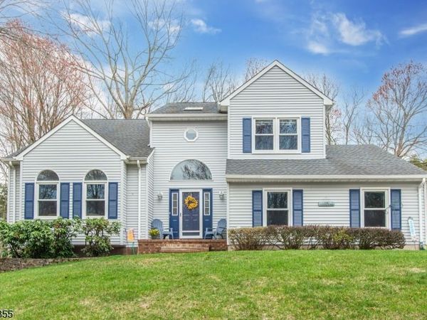 4 Lisa Ct, Roxbury, NJ 07876