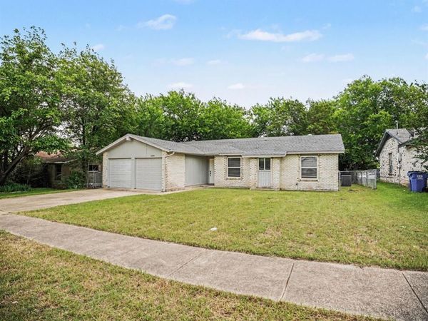 1434 Oakbrook Street, Lancaster, TX 75134