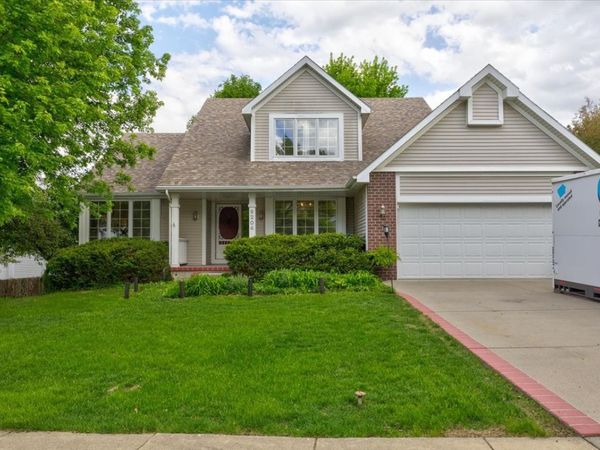 9204 Oakridge Place, Johnston, IA 50131