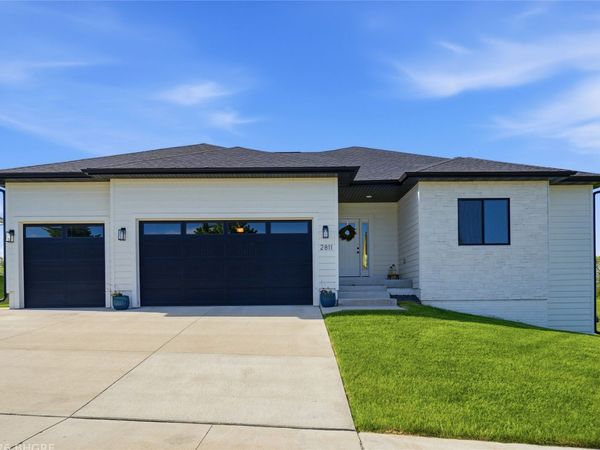 2811 Bos Landen Drive, Pella, IA 50219