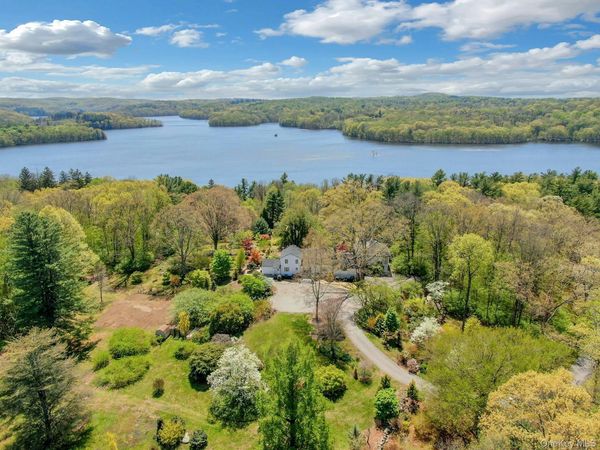 380 Cross River Road, Katonah, NY 10536