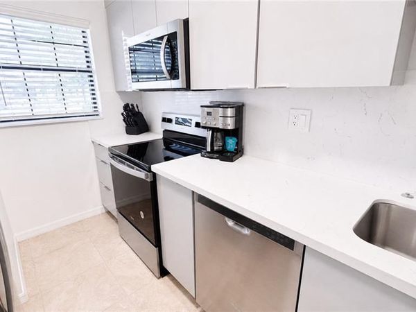 NAPLES, FL 34113