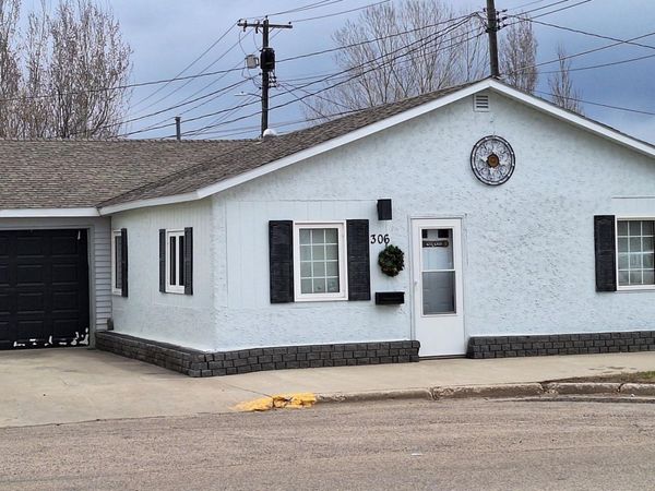 306 11th Street, Walhalla, ND 58282
