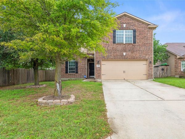 105 J E Brown LN, Jarrell, TX 76537