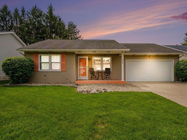 1960 Greenock Drive, South Bend, IN 46614