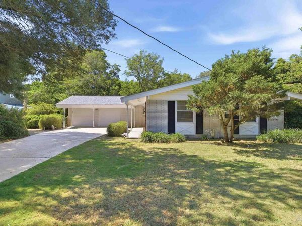 3 Breeze St, Gulf Breeze, FL 32561