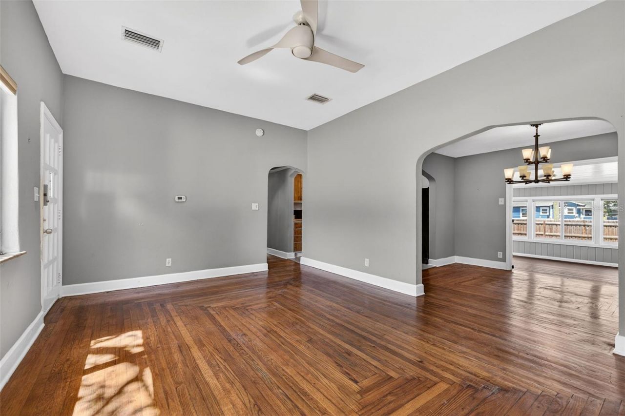 4925 2nd Avenue S, Saint Petersburg, FL 33707 Photo