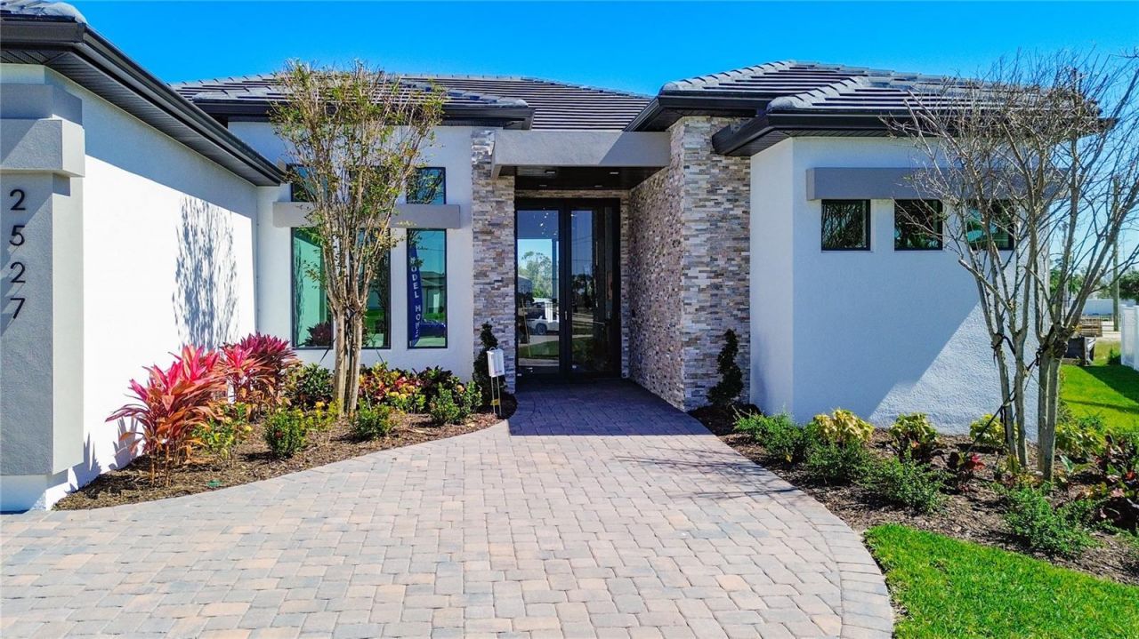 2527 Gleason Parkway, Cape Coral, FL 33914 Photo