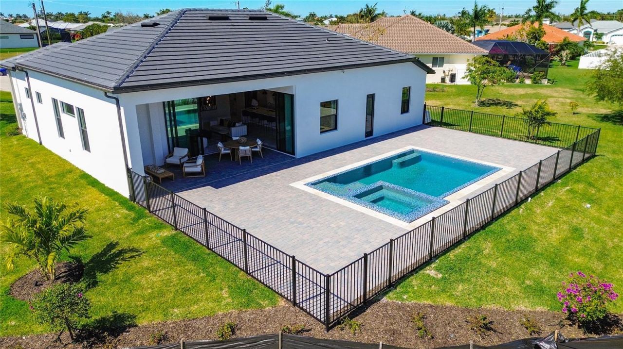 2527 Gleason Parkway, Cape Coral, FL 33914 Photo