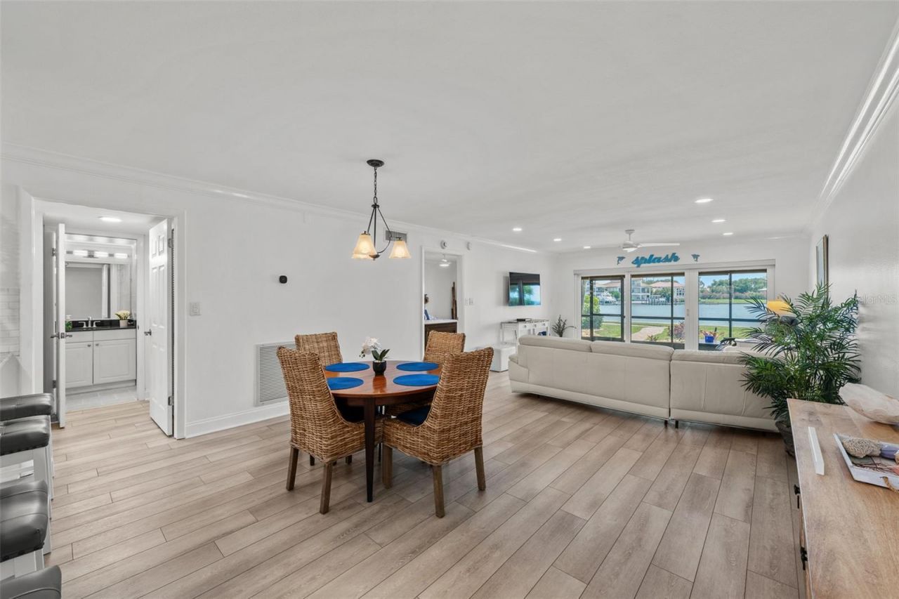 4740 Brittany Drive S, Unit 31, Saint Petersburg, FL 33715 Photo