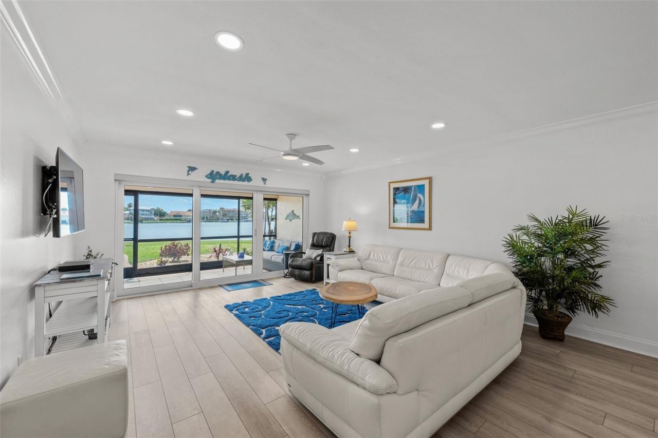 4740 Brittany Drive S, Unit 31, Saint Petersburg, FL 33715 Photo