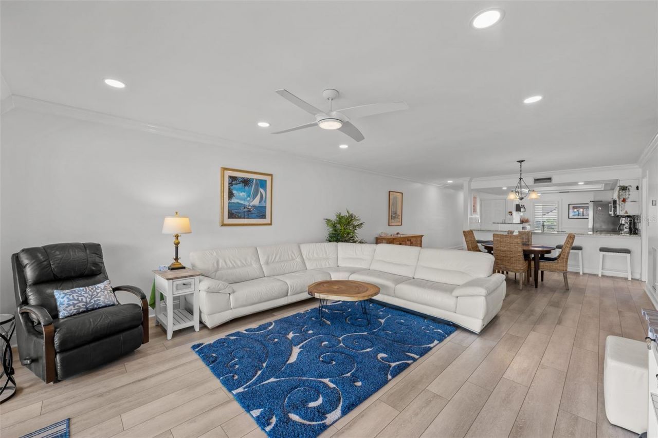 4740 Brittany Drive S, Unit 31, Saint Petersburg, FL 33715 Photo
