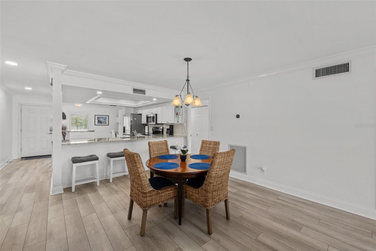 4740 Brittany Drive S, Unit 31, Saint Petersburg, FL 33715 Photo