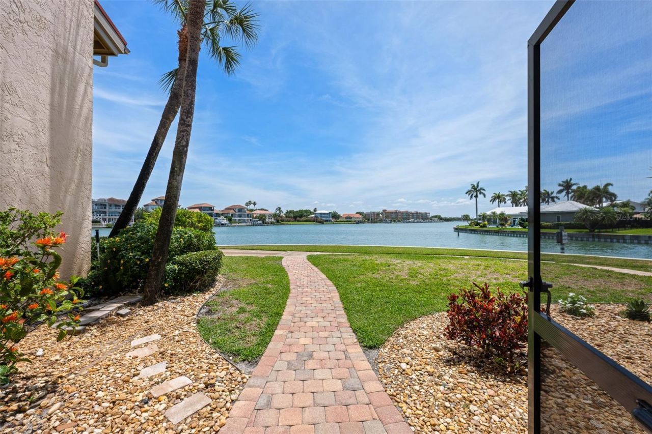 4740 Brittany Drive S, Unit 31, Saint Petersburg, FL 33715 Photo