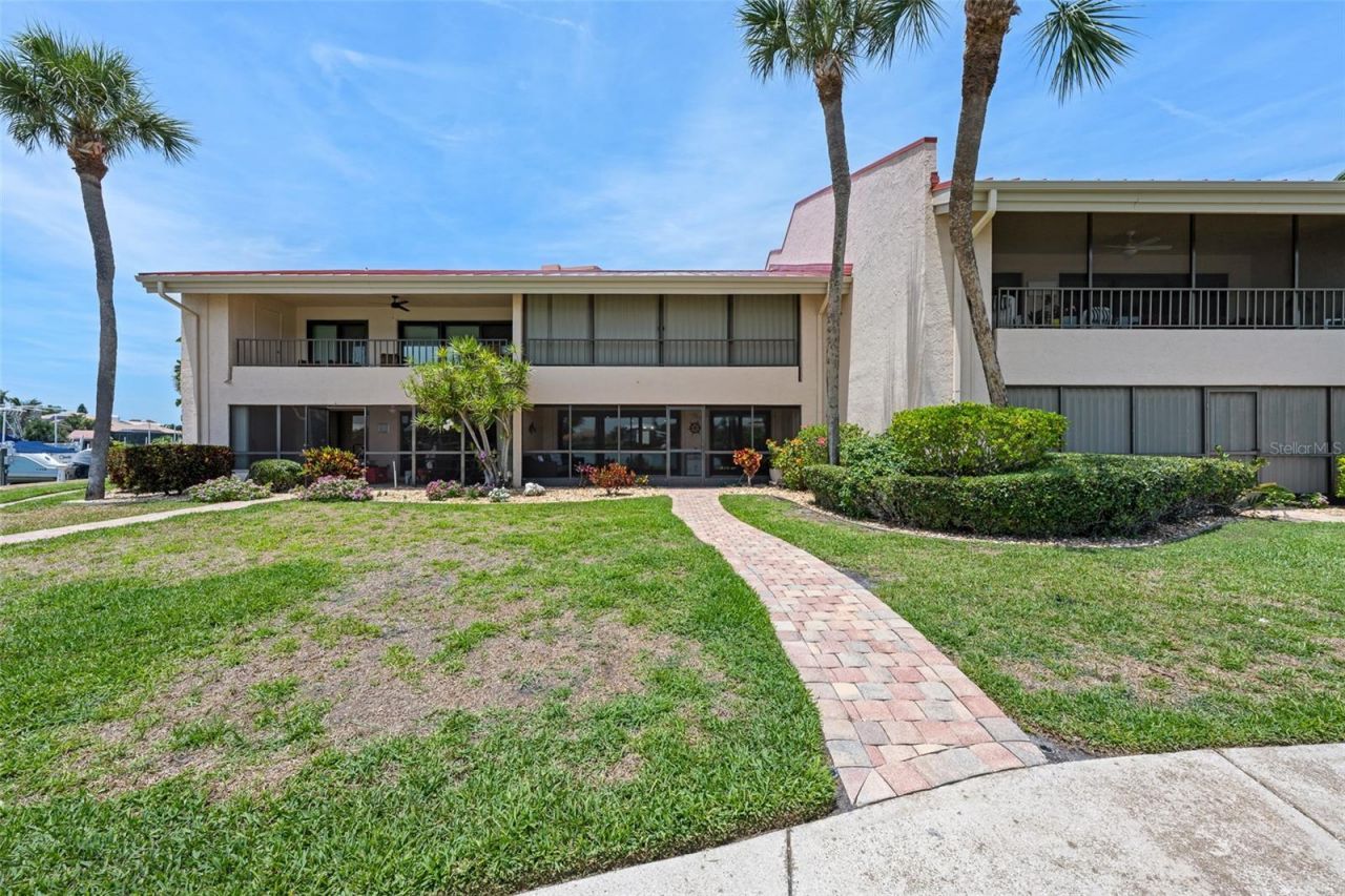4740 Brittany Drive S, Unit 31, Saint Petersburg, FL 33715 Photo