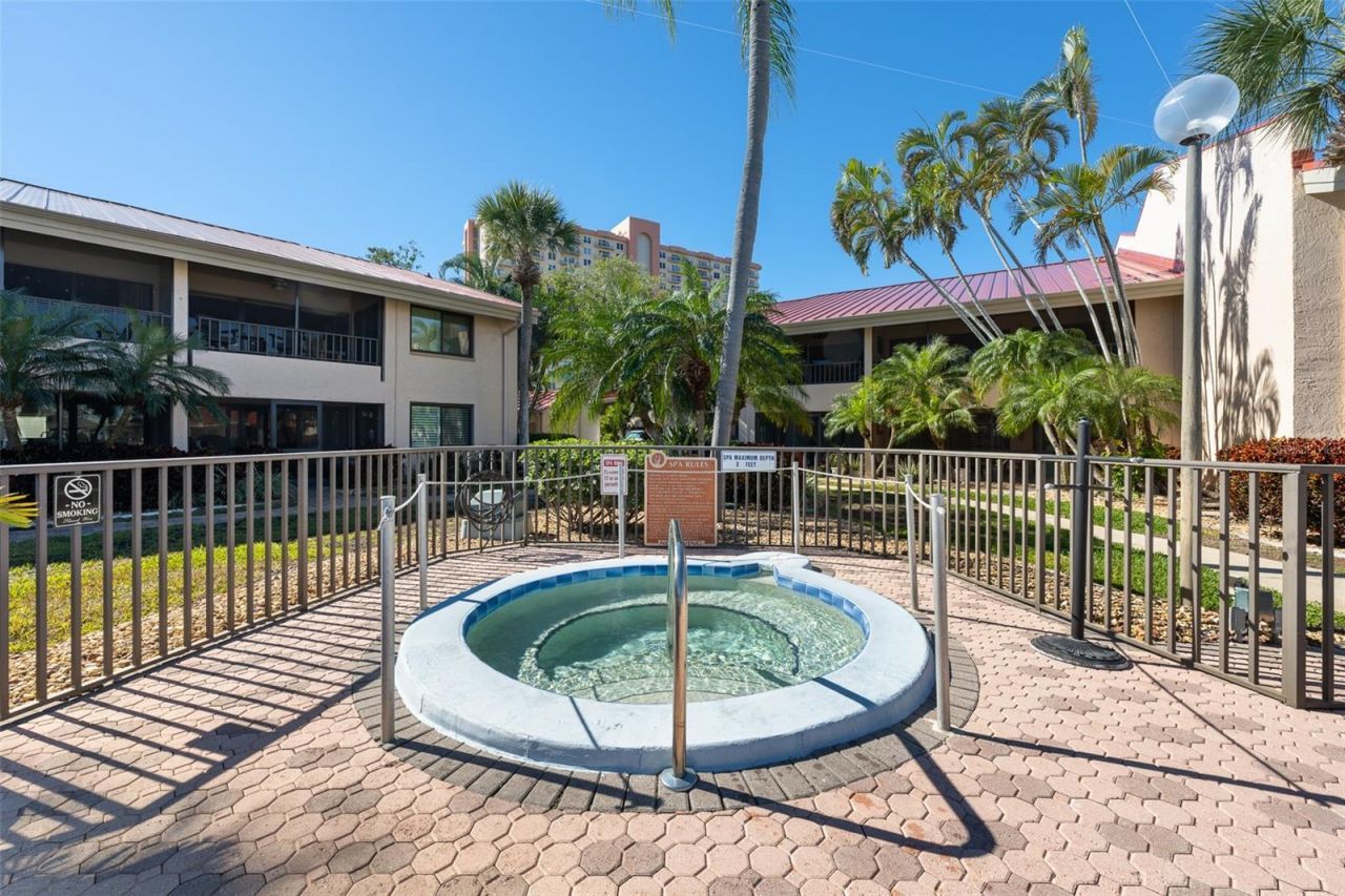 4740 Brittany Drive S, Unit 31, Saint Petersburg, FL 33715 Photo