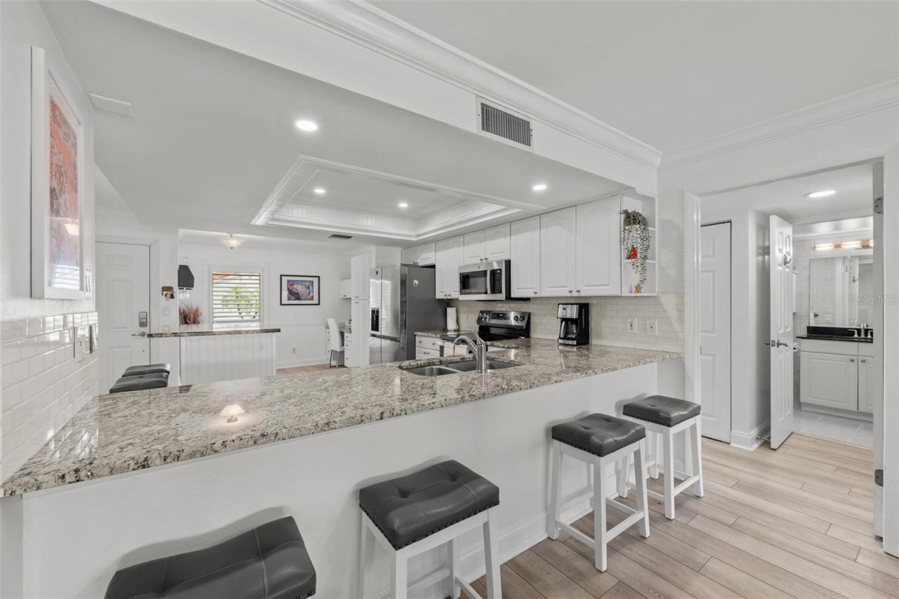 4740 Brittany Drive S, Unit 31, Saint Petersburg, FL 33715 Photo
