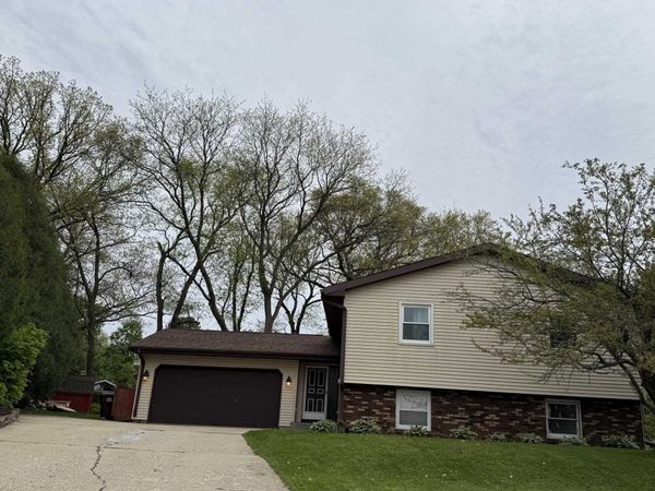 2041 Winchester Drive, FREEPORT, IL 61032