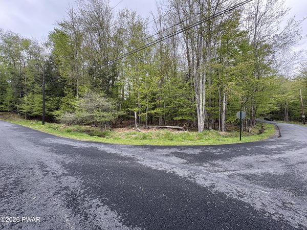60 Orion Way, Lake Ariel, PA 18436