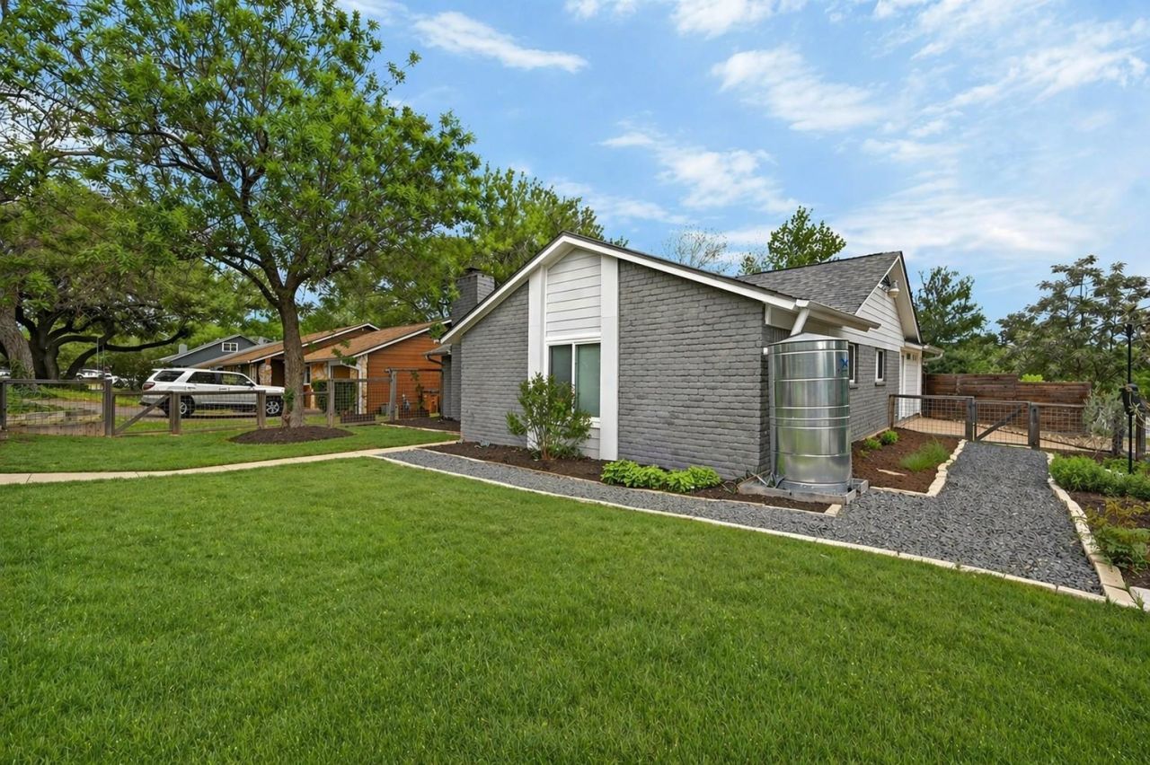 6606 Woodhue Dr, Austin, TX 78745 Main Photo