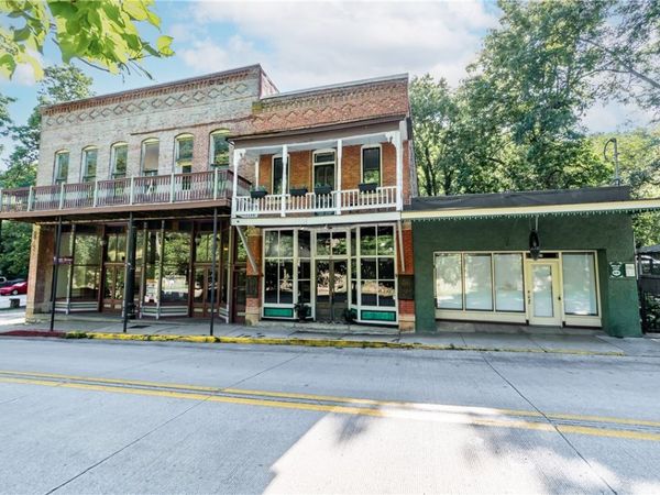 63 N Main Street , Eureka Springs, AR 72632