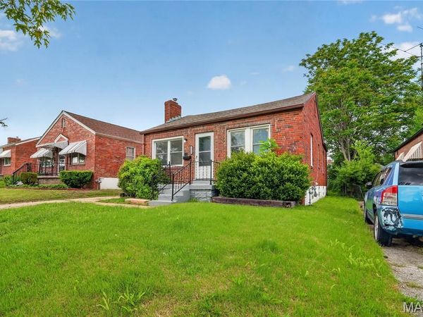 1823 Eton Lane , St Louis, MO 63147