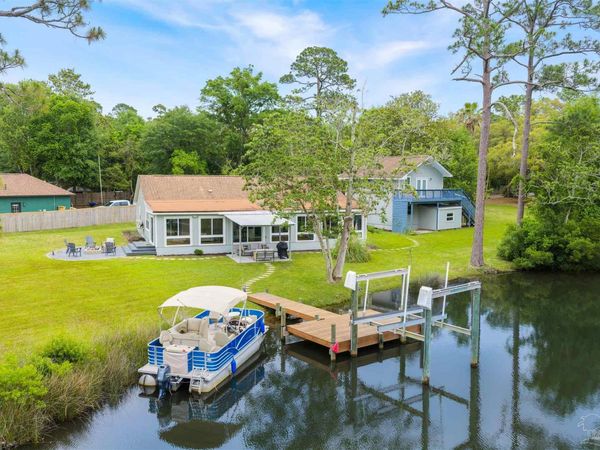 3085 Robertson Rd, Pensacola, FL 32507