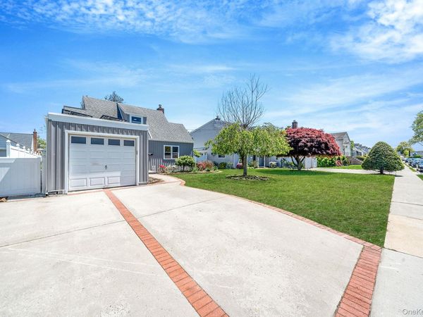 16 Hapsburg Place , Hempstead, NY 11550