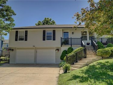 701 SW Nelson Drive, Grain Valley, MO 64029