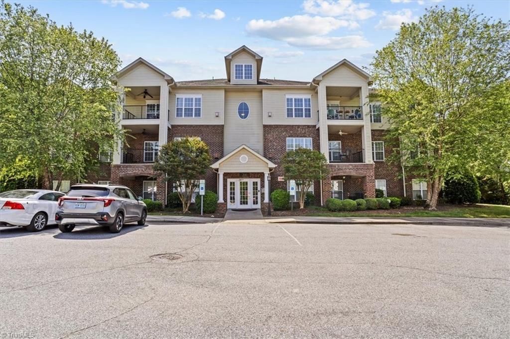 200 Lennox Drive, Unit 2D, Jamestown, NC 27282 Main Photo