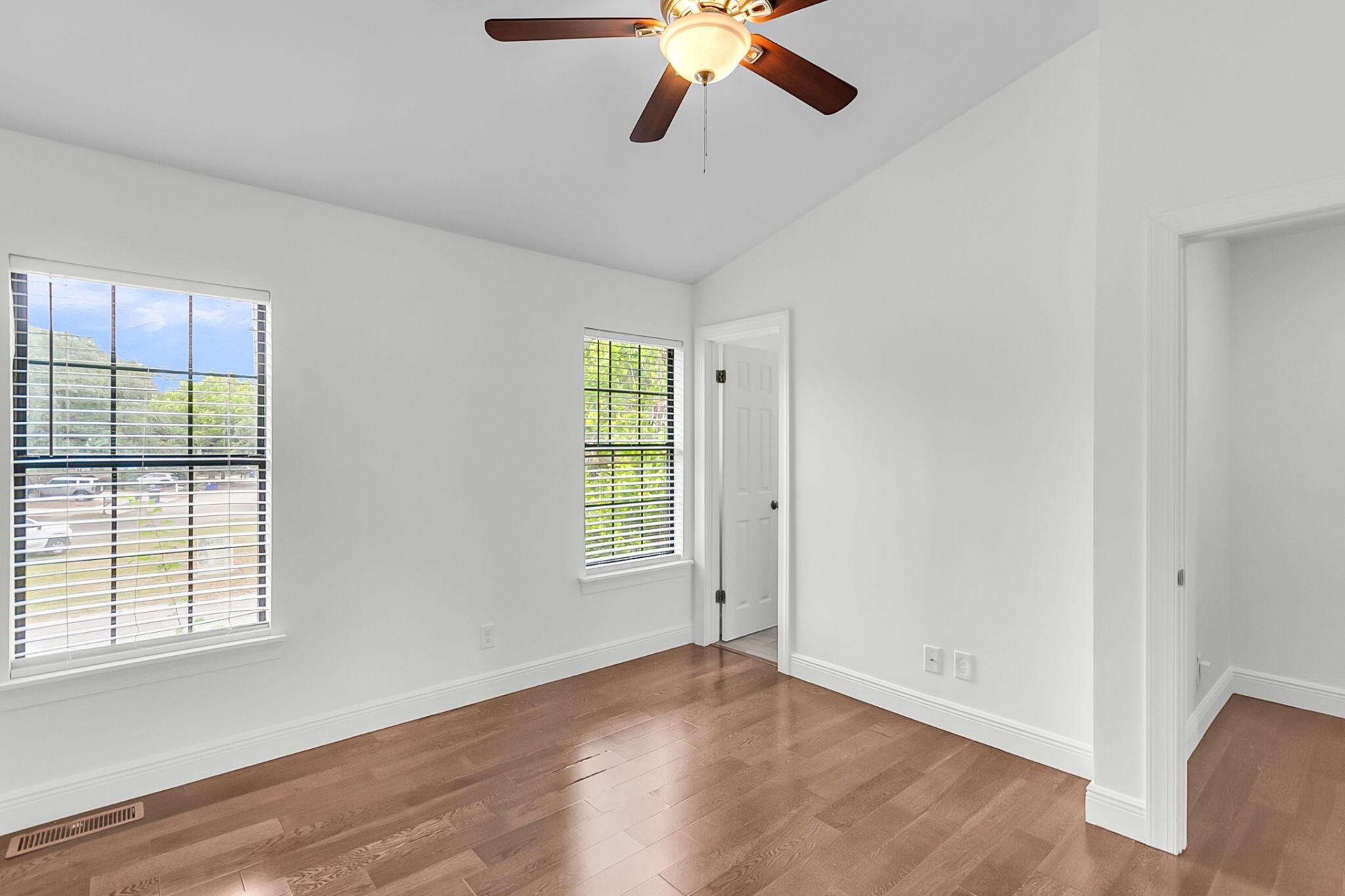 5001 Gaffney Street Photo 23