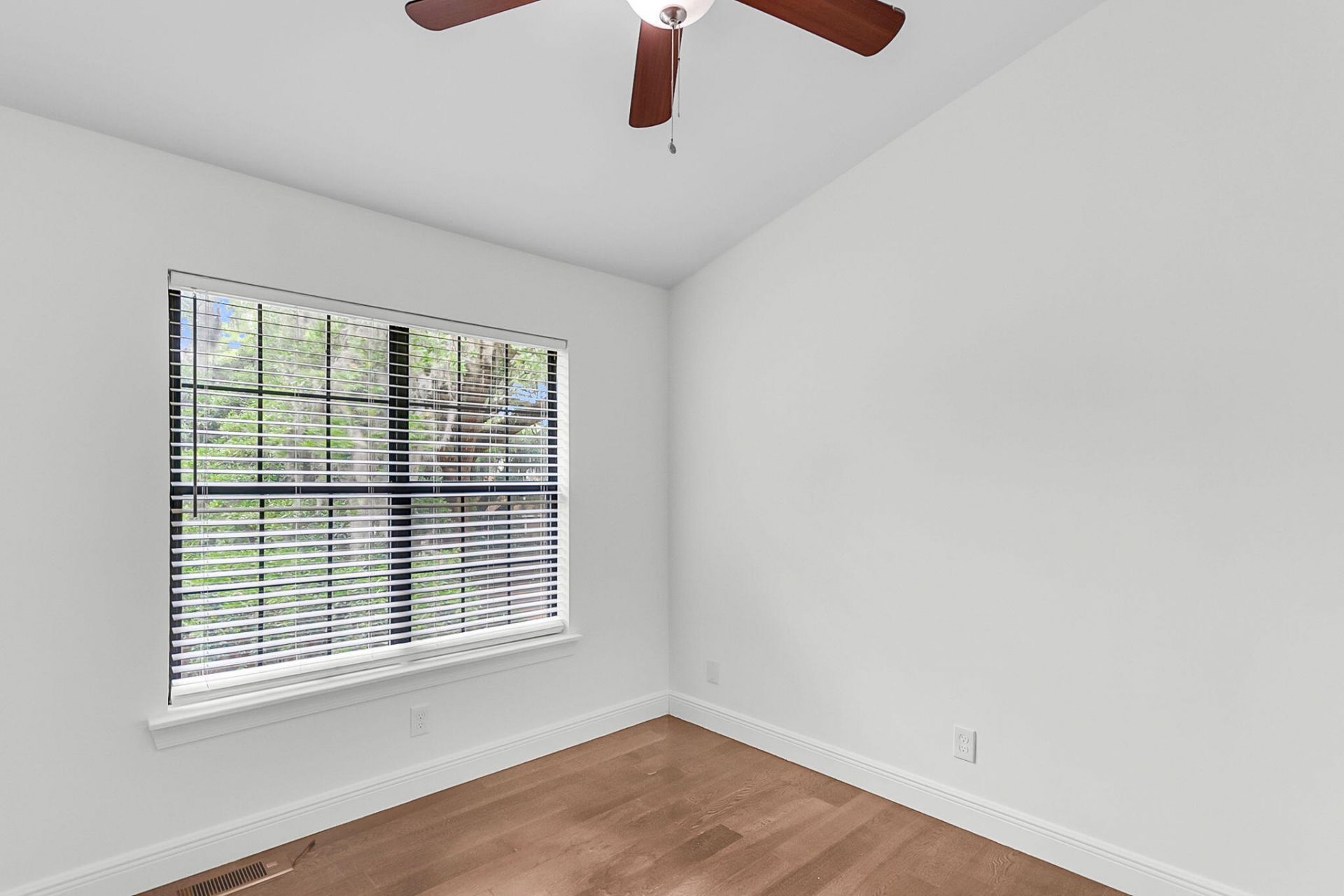 5001 Gaffney Street Photo 30