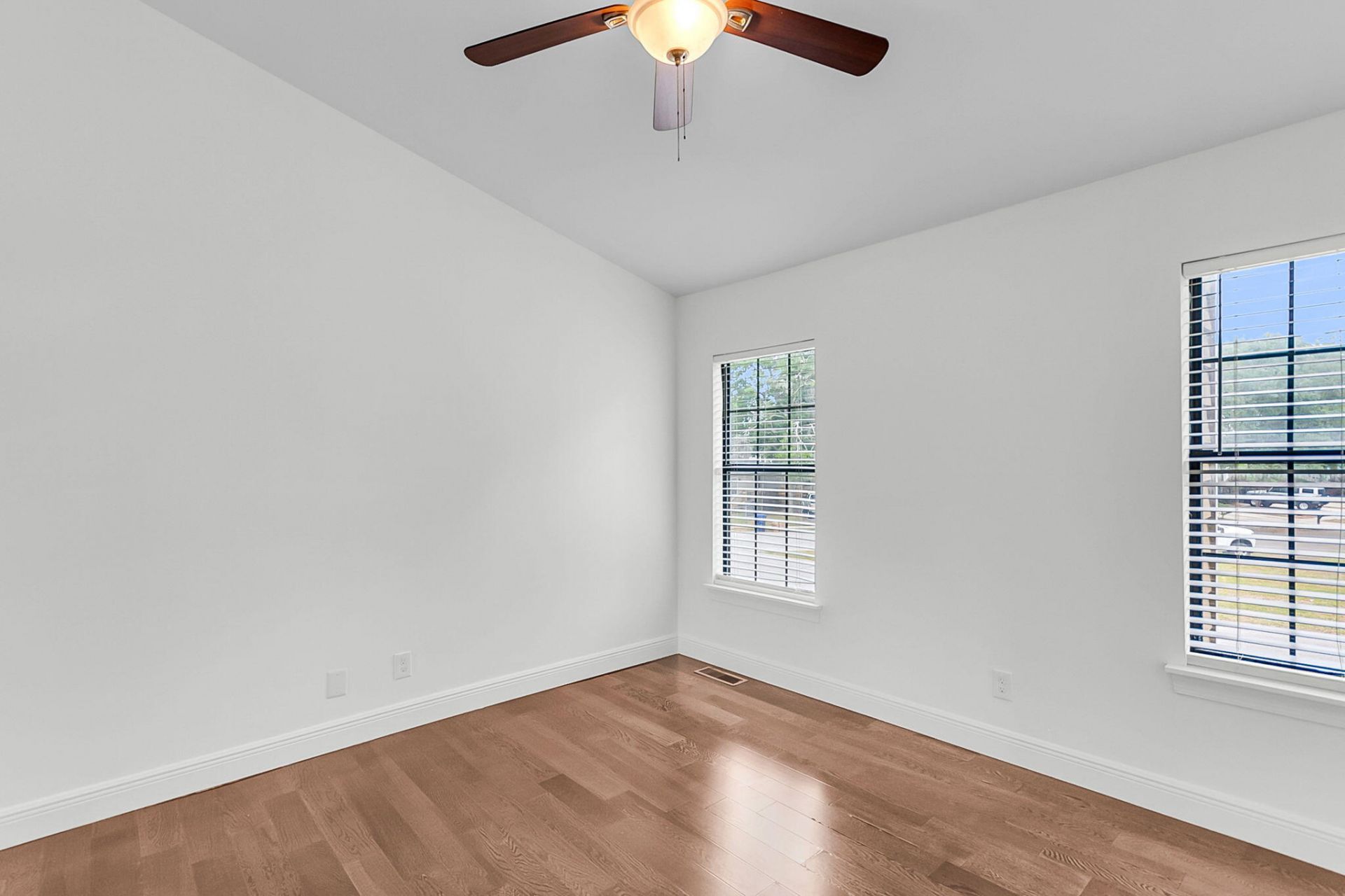 5001 Gaffney Street Photo 36
