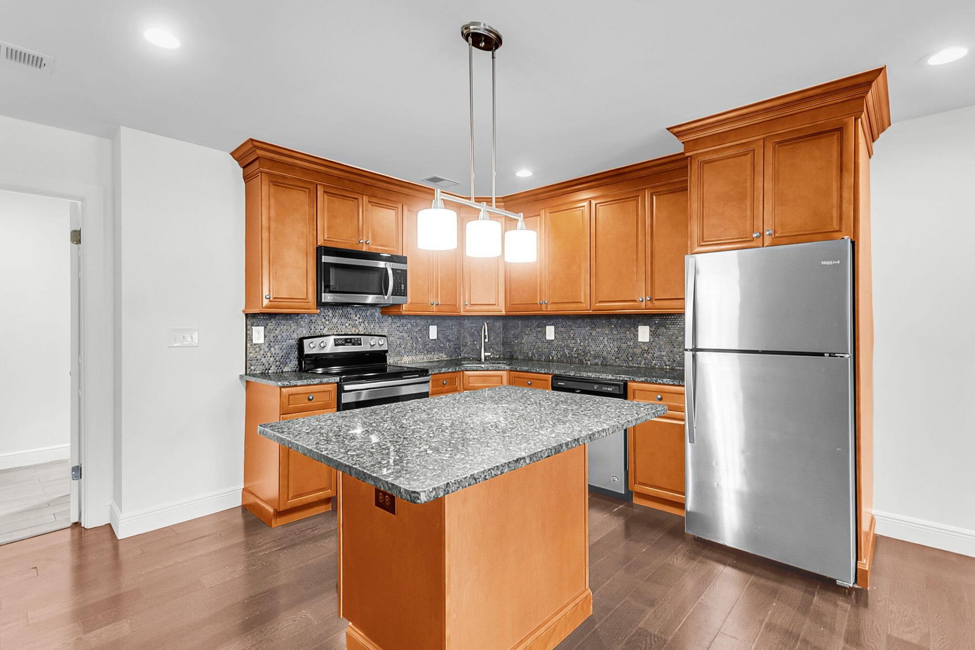 5001 Gaffney Street Photo 4